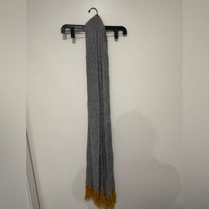 Universal Thread Beanie and Scarf Gray Set